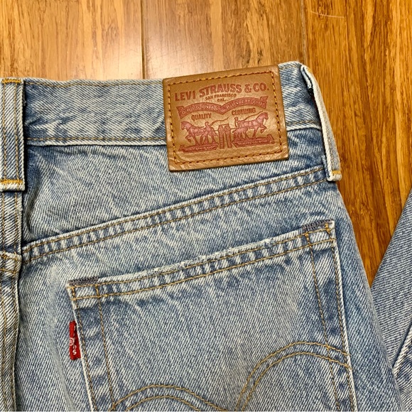 NWOT Levi's High Rise Wedgie Distressed Jean - Picture 4 of 8